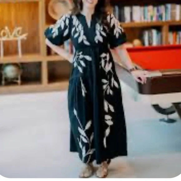 Anthropologie BLACK WHITE ShortSleeve Embroidery Appliqué LEAF Maxi Dress NWT
M - Picture 8 of 13